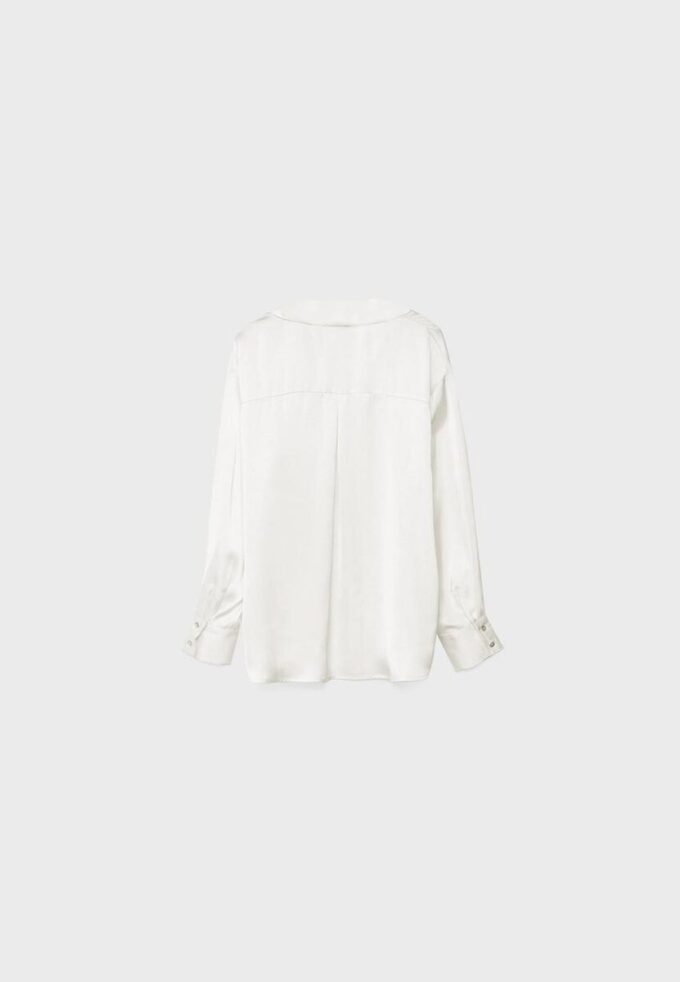 Camisa de cetim com gola Camisa de cetim com gola