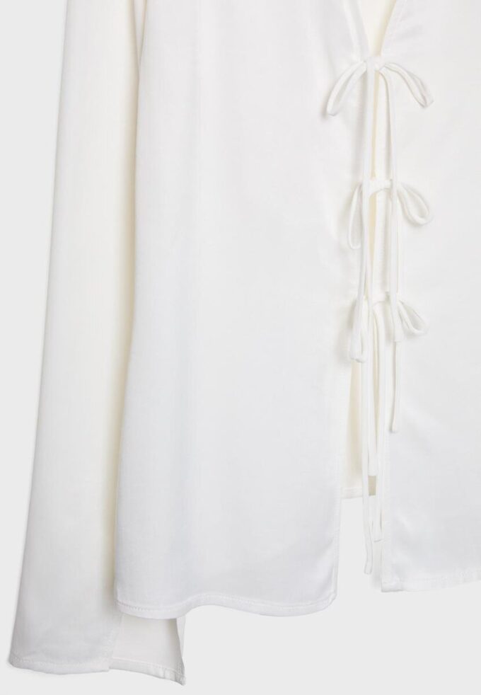 Camisa de cetim com laços