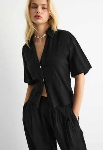 Camisa esvoaçante com botões