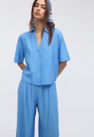 Camisa esvoaçante com botões