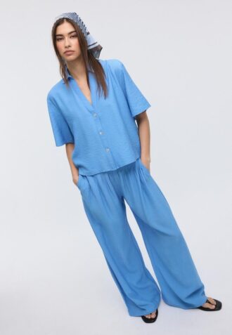Camisa esvoaçante com botões