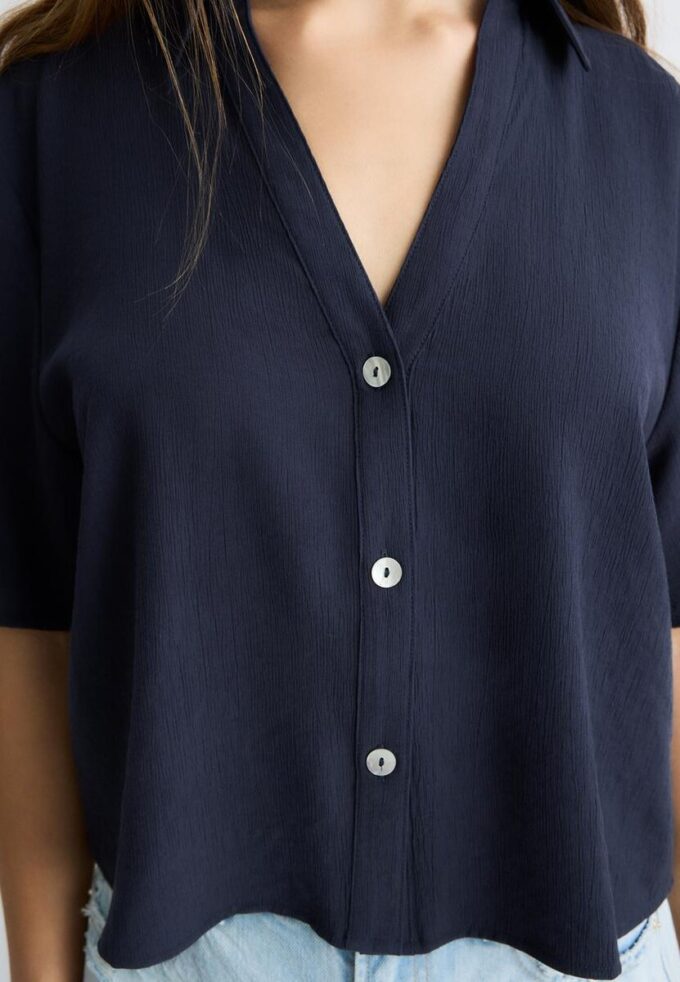 Camisa esvoaçante com botões