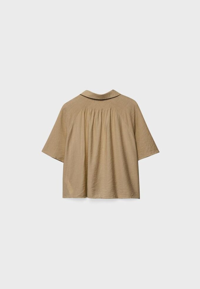 Camisa esvoaçante com botões