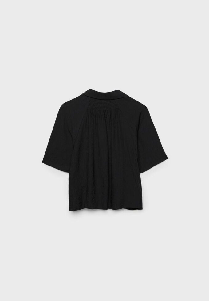Camisa esvoaçante com botões Camisa esvoaçante com botões