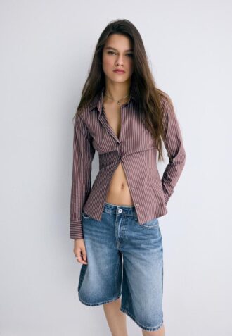 Camisa justa básica às riscas