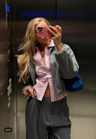 Camisa justa com costura sob o peito