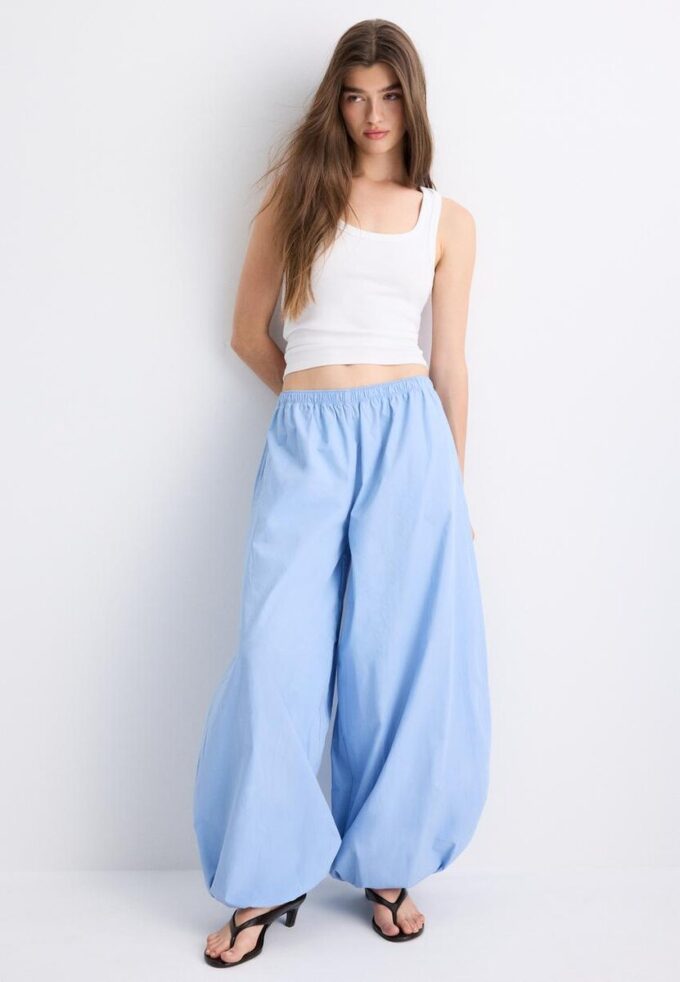 Camisas com costas em V e canelado