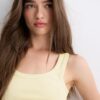 Camisas com costas em V e canelado