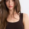 Camisas com costas em V e canelado