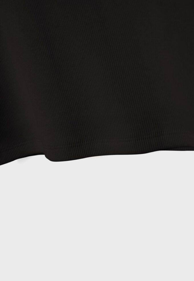 Camisas com costas em V e canelado