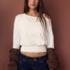 Camisas de manga comprida com decote em barco e bainha com faixa Camisas de manga comprida com decote em barco e bainha com faixa