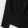 Camisas de manga comprida com decote em barco e bainha com faixa Camisas de manga comprida com decote em barco e bainha com faixa