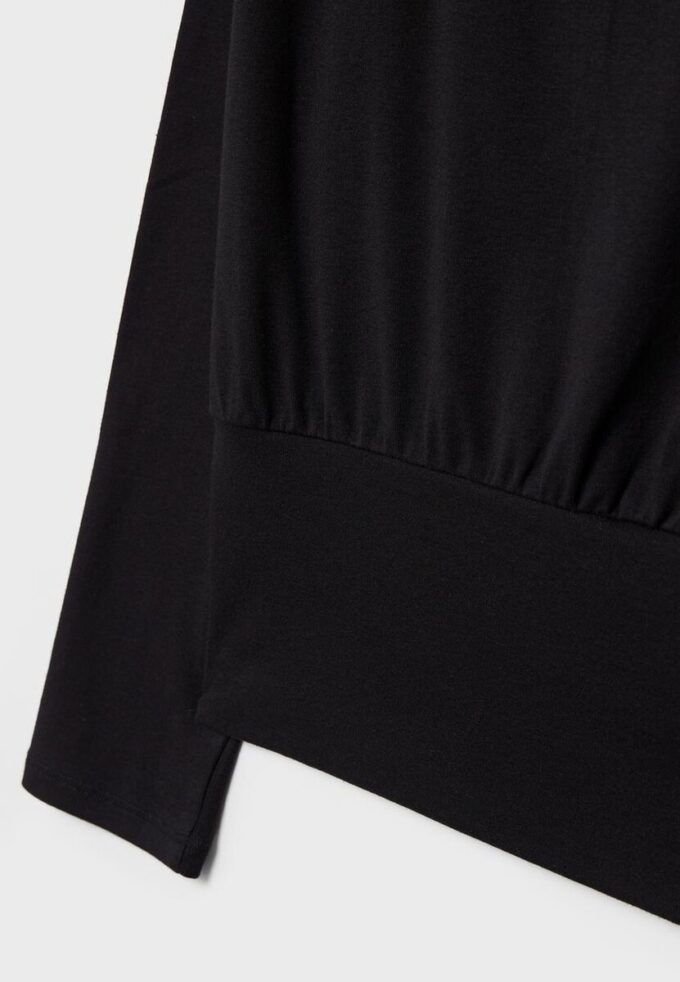 Camisas de manga comprida com decote em barco e bainha com faixa Camisas de manga comprida com decote em barco e bainha com faixa