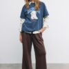 Camisas de manga curta com estampa e apliques Camisas de manga curta com estampa e apliques