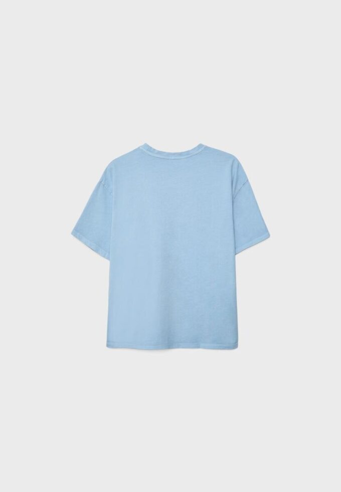 Camisas de manga curta com estampa e apliques Camisas de manga curta com estampa e apliques
