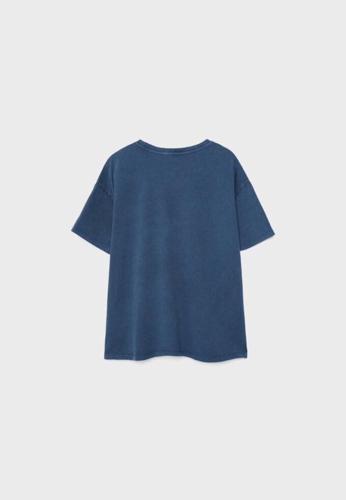 Camisas de manga curta com estampa e apliques Camisas de manga curta com estampa e apliques