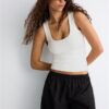 Camiseta de poliamida com alças largas Camiseta de poliamida com alças largas