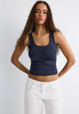 Camiseta de poliamida com alças largas