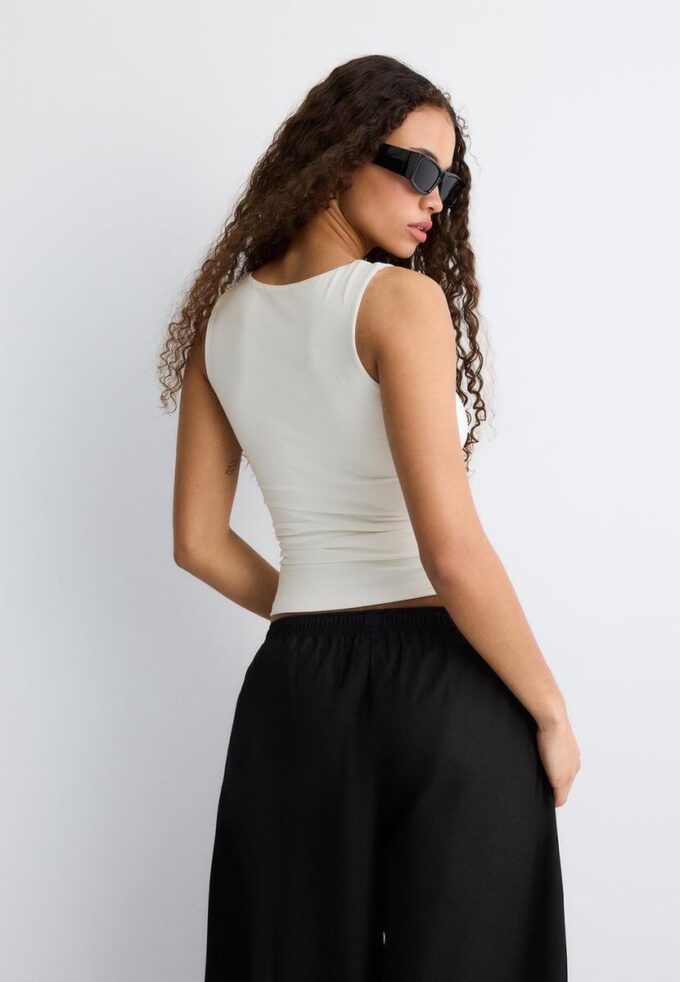 Camiseta de poliamida com alças largas Camiseta de poliamida com alças largas
