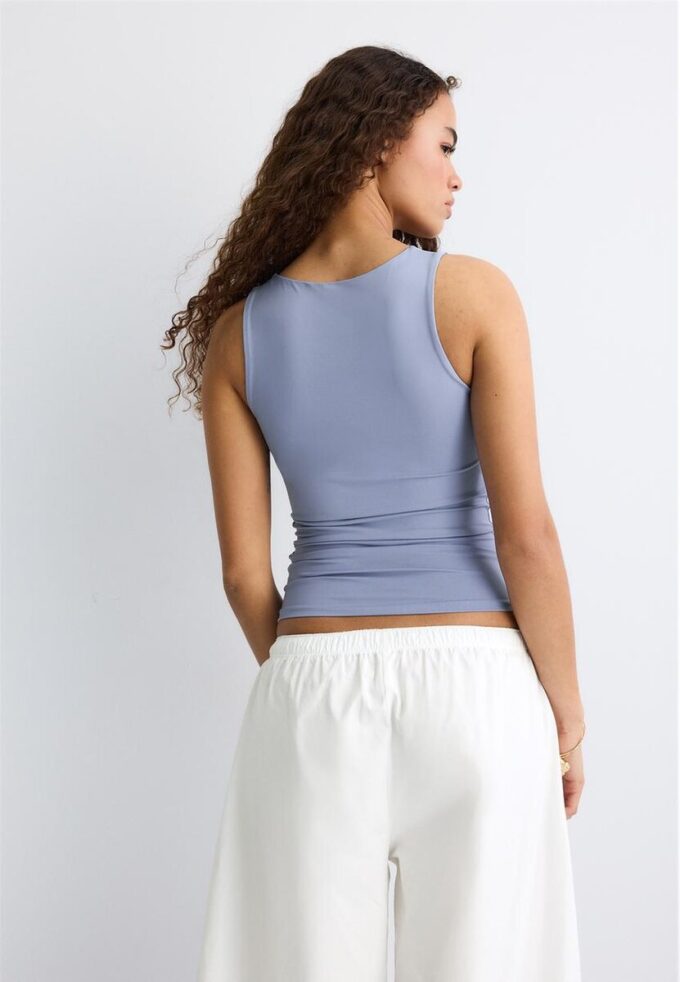 Camiseta de poliamida com alças largas Camiseta de poliamida com alças largas