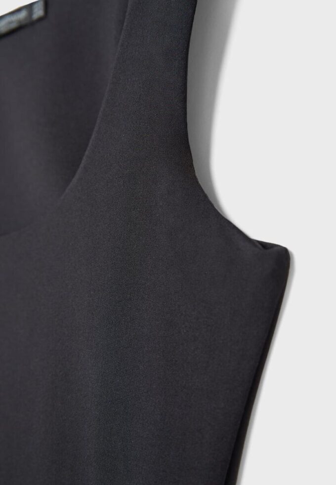 Camiseta de poliamida com alças largas Camiseta de poliamida com alças largas