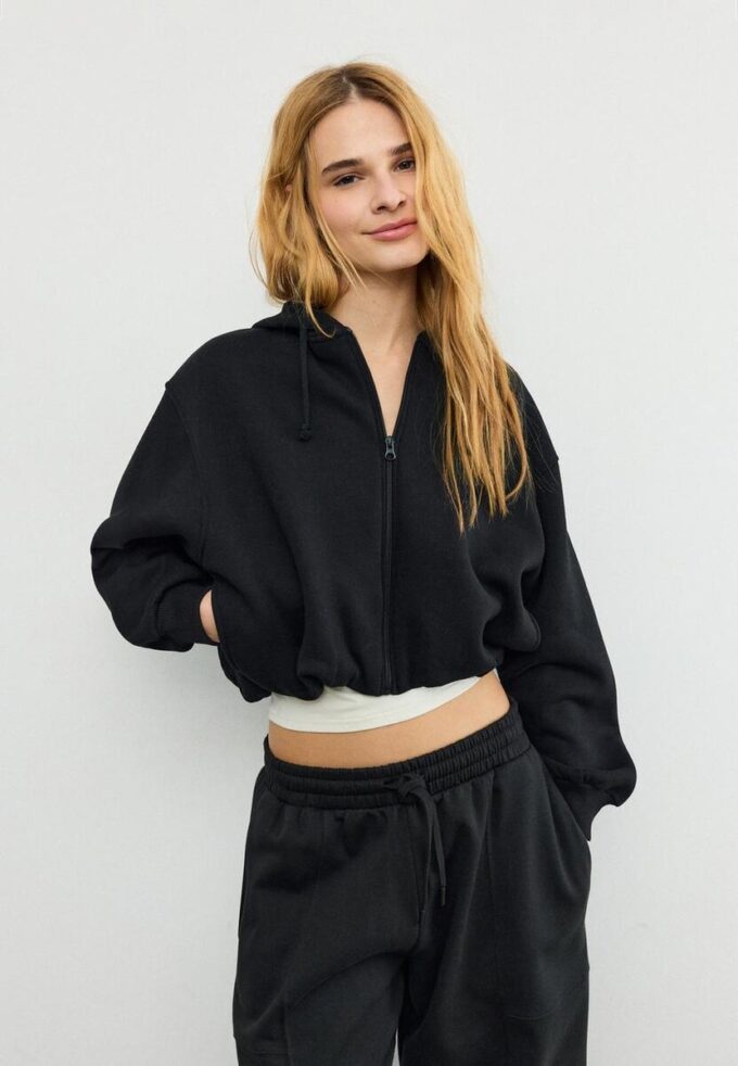 Camisola bomber com capuz estampada