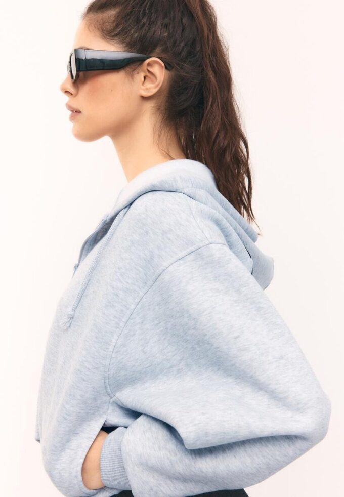 Camisola bomber com capuz estampada