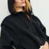 Camisola bomber com capuz estampada