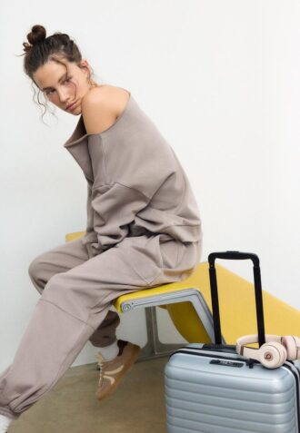 Camisola básica com ombros à vista