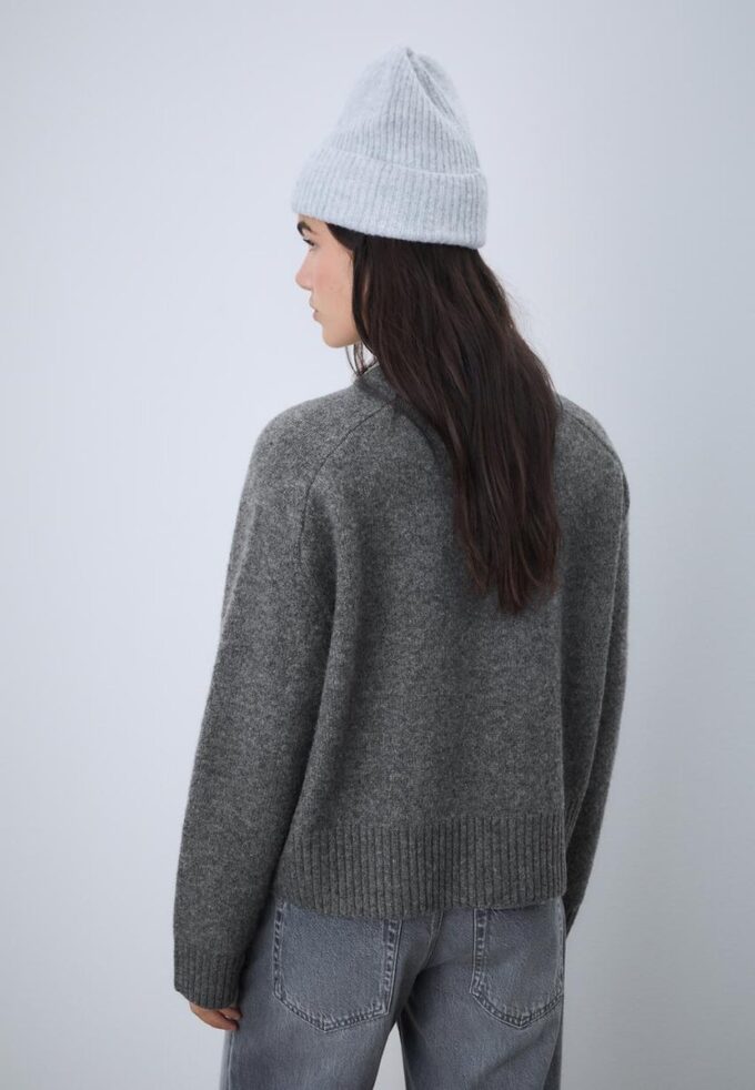 Camisola básica de malha macia