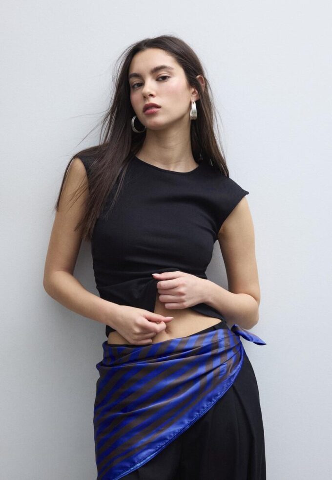 Camisola básica justa com franzido Camisola básica justa com franzido