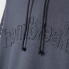 Camisola com capuz bordada e tachas