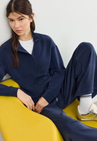 Camisola com fecho de correr e toque suave