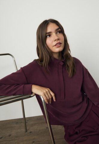 Camisola com fecho de correr e toque suave