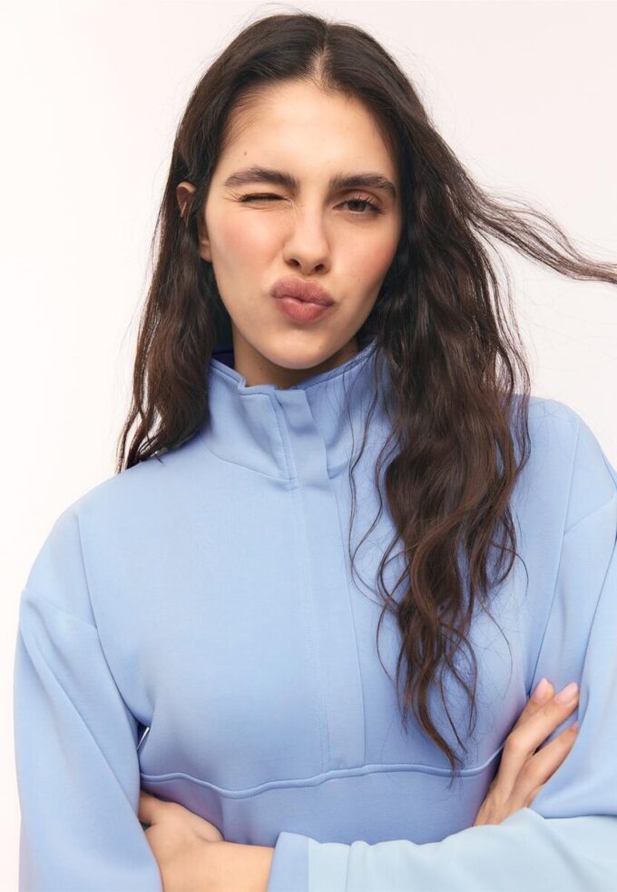 Camisola com fecho de correr e toque suave Camisola com fecho de correr e toque suave