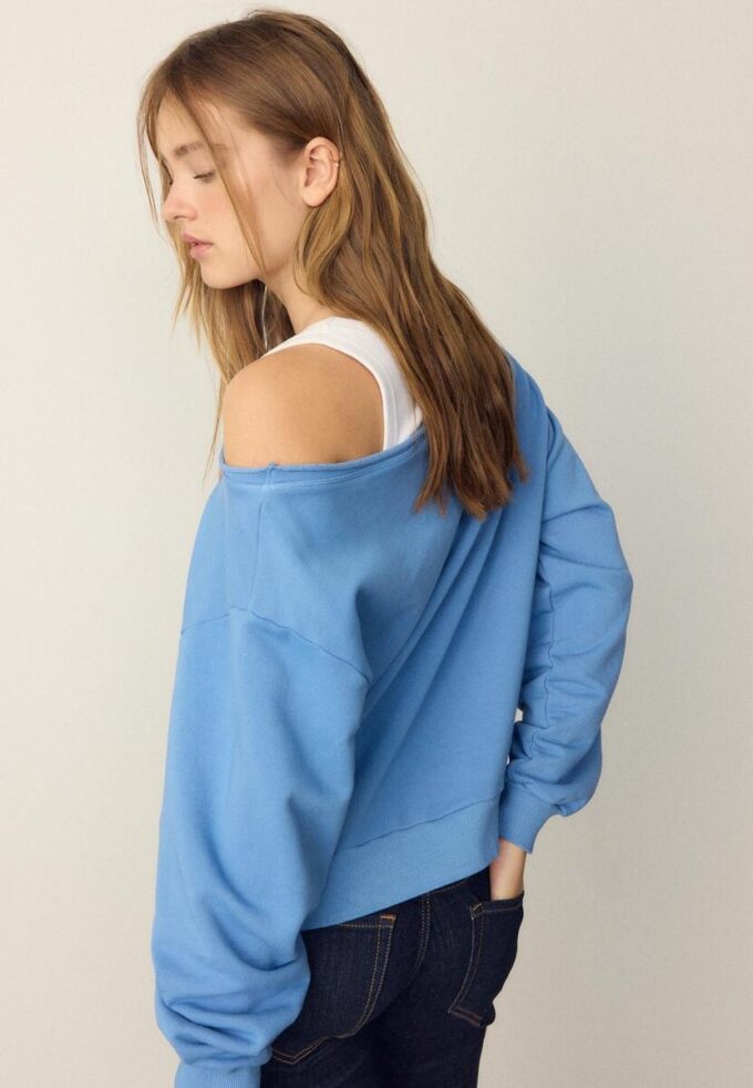 Camisola com gola barco e asas com strass Camisola com gola barco e asas com strass