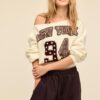 Camisola com gola em barco estampada