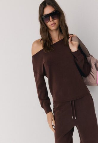 Camisola com ombros descobertos e toque suave