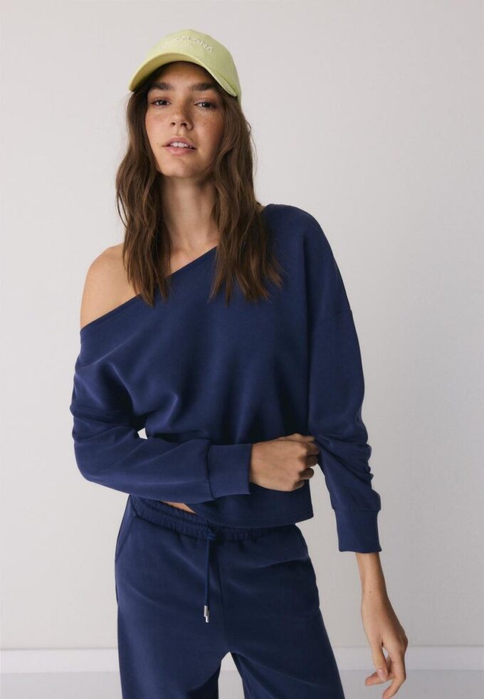 Camisola com ombros descobertos e toque suave Camisola com ombros descobertos e toque suave