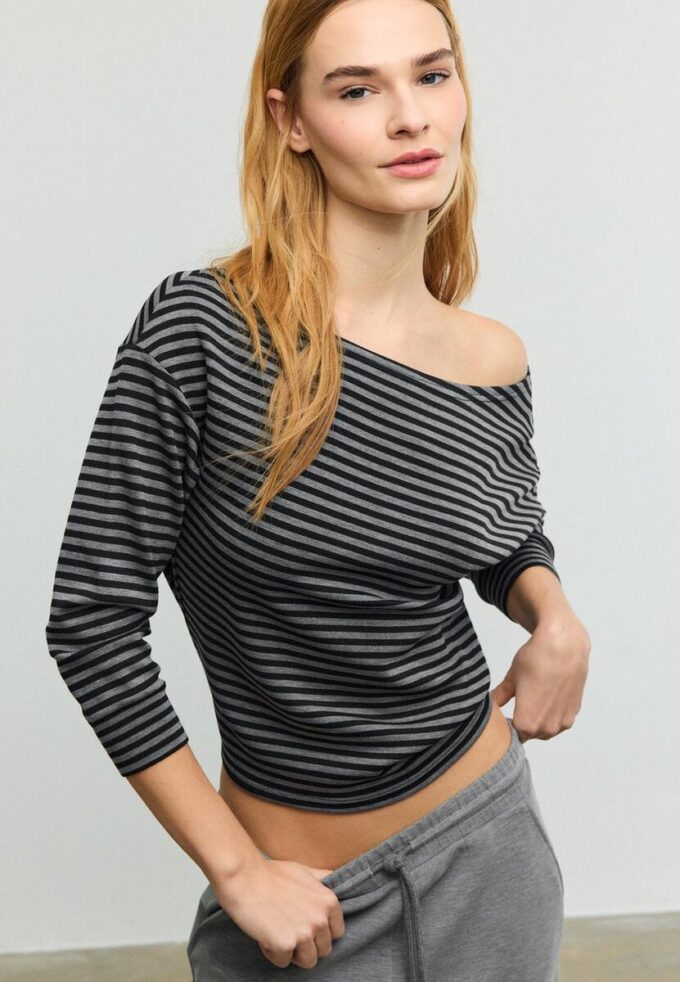 Camisola com ombros descobertos e toque suave Camisola com ombros descobertos e toque suave