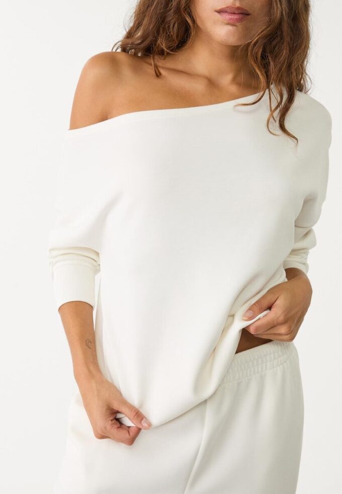 Camisola com ombros descobertos e toque suave Camisola com ombros descobertos e toque suave