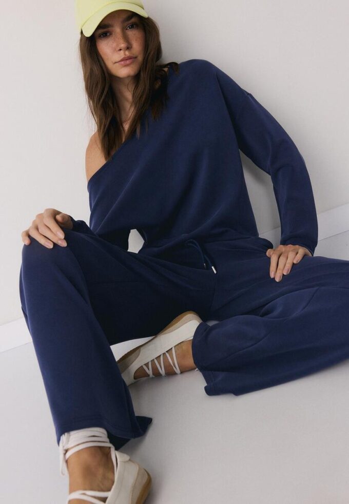 Camisola com ombros descobertos e toque suave Camisola com ombros descobertos e toque suave