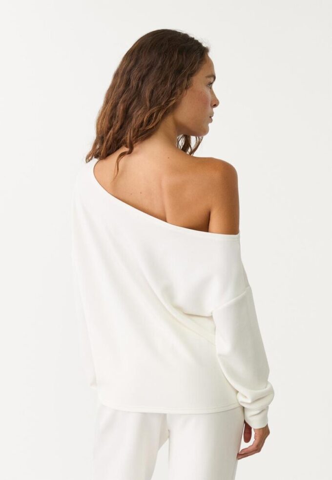 Camisola com ombros descobertos e toque suave Camisola com ombros descobertos e toque suave