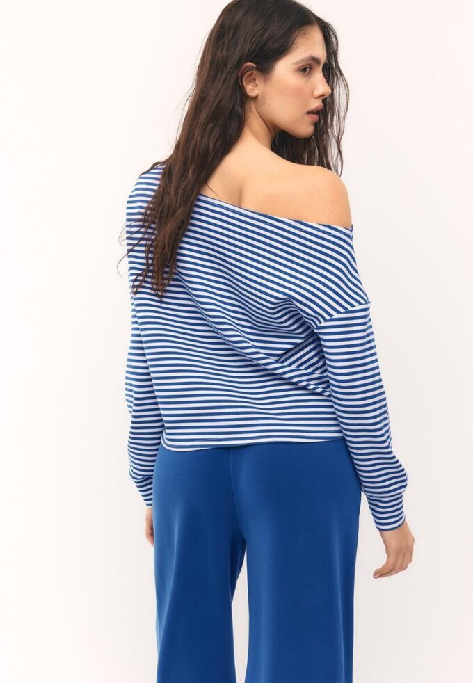 Camisola com ombros descobertos e toque suave Camisola com ombros descobertos e toque suave