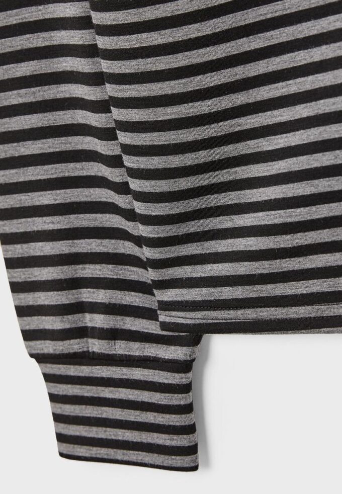 Camisola com ombros descobertos e toque suave Camisola com ombros descobertos e toque suave
