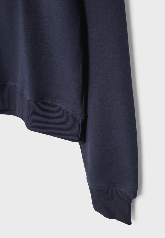 Camisola de gola alta com fecho Camisola de gola alta com fecho