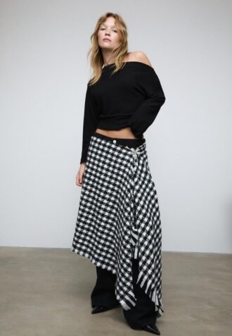 Camisola de malha com gola barco e cinto de fita