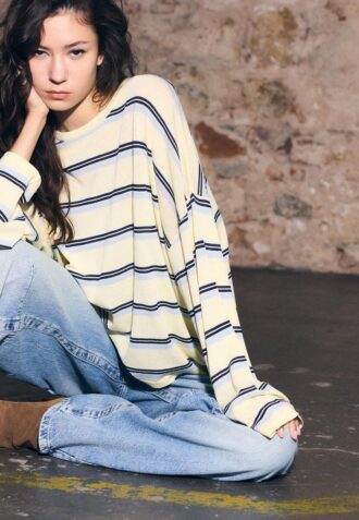 Camisola de malha fina às riscas