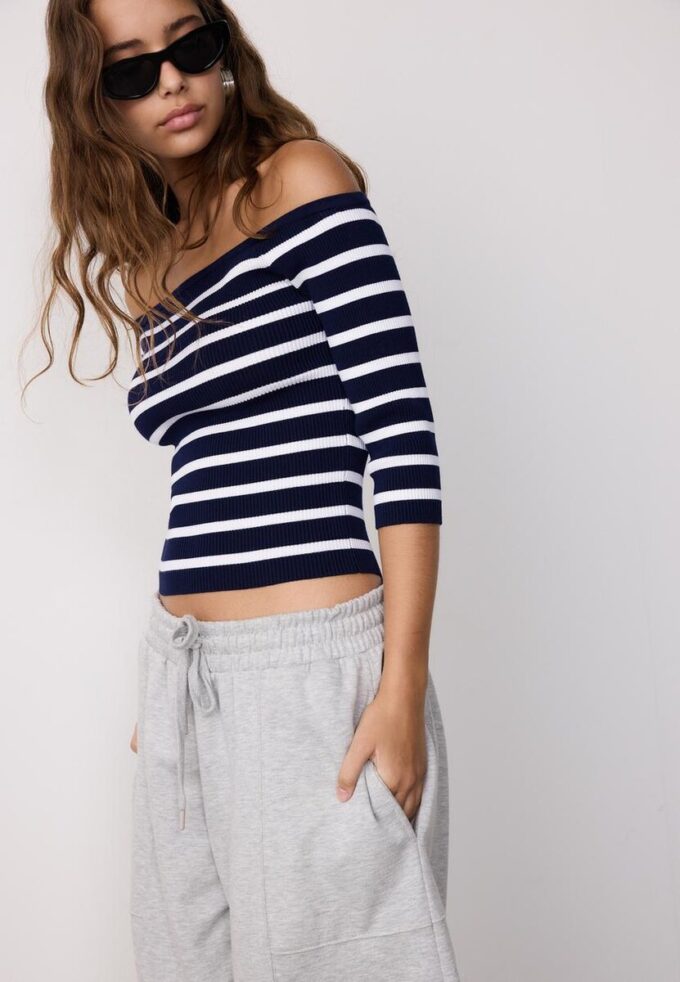 Camisola de malha justa às riscas Camisola de malha justa às riscas