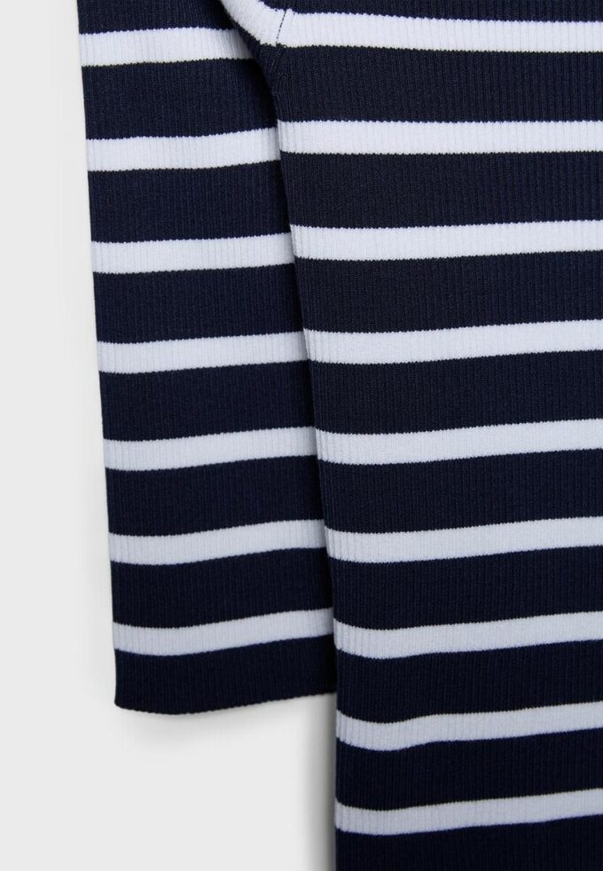 Camisola de malha justa às riscas Camisola de malha justa às riscas